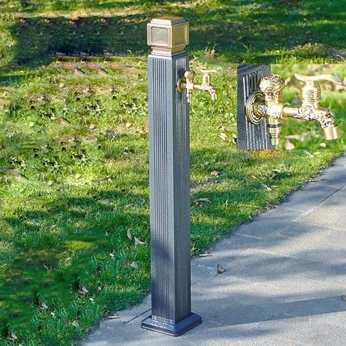 Generisch Freistehender Wasserhahnständer für den Außenbereich mit Zwei Hähnen ideal für vertikale Gärten frostsichere Pfostenmontage robuster Schlauchhalter für einfachen Zugriff und Komfort